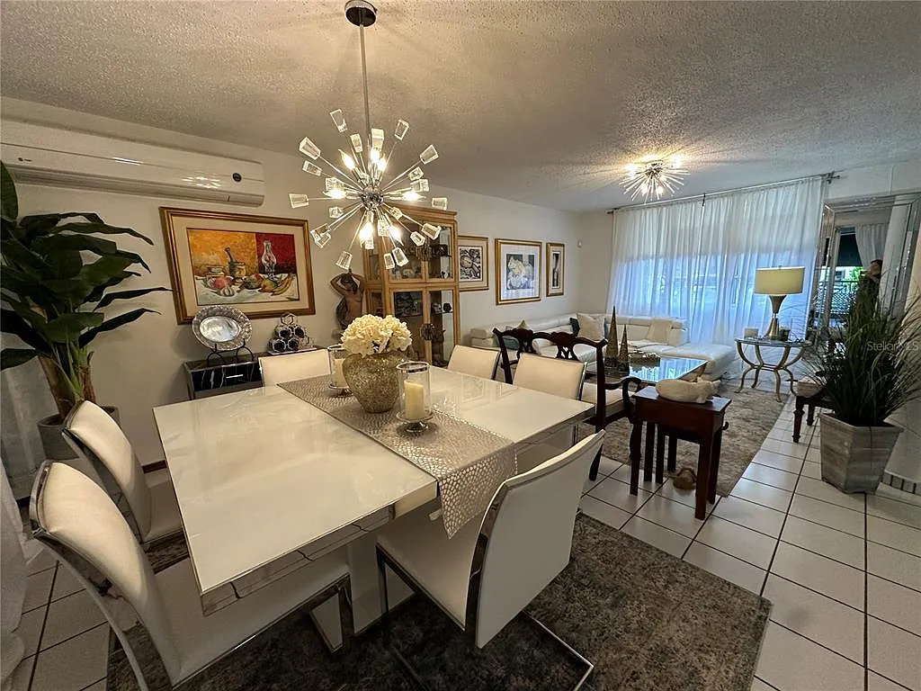 3 bed, 2.0 bath, 1305 sqft, $2,900 — Photo 4