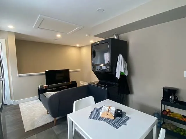 21 Eby St S #1 — Photo 6