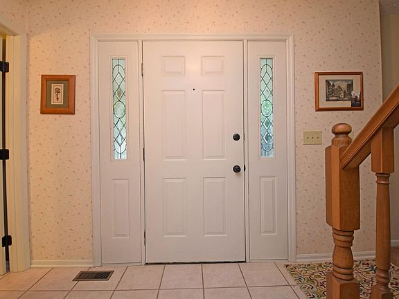 3rd image of 321 Oakwood Park Dr