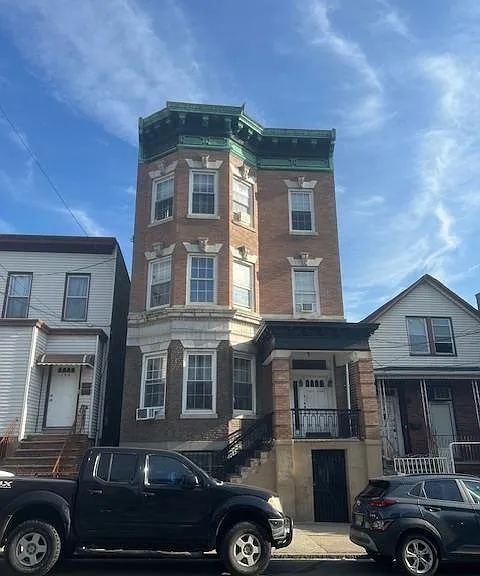 192 Griffith St #3 — Photo 15
