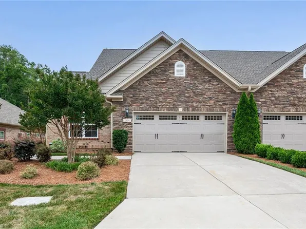 2934 York Place Dr, Walkertown, NC 27051