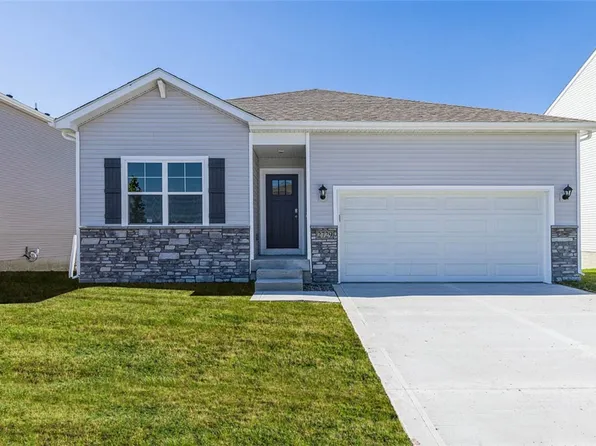 2202 Barry Dr, Adel, IA 50003