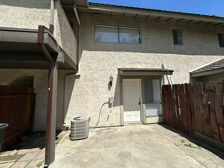 1501 E Fairfield Ct #2 — Photo 4