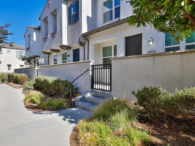 7070 Montecito Ln — Photo 52