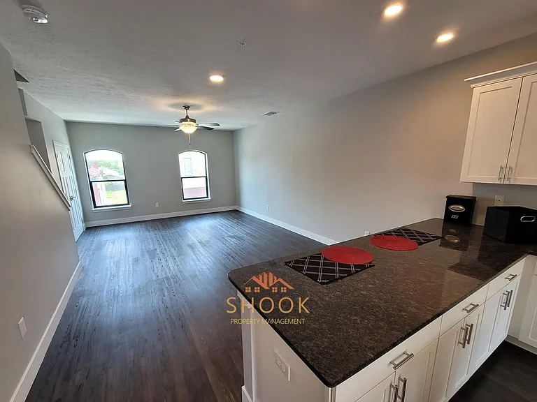 Brownstone Condominiums — Photo 26