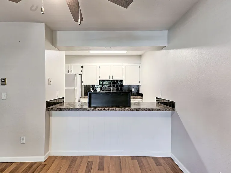 1601 W Swallow Rd #1G — Photo 12