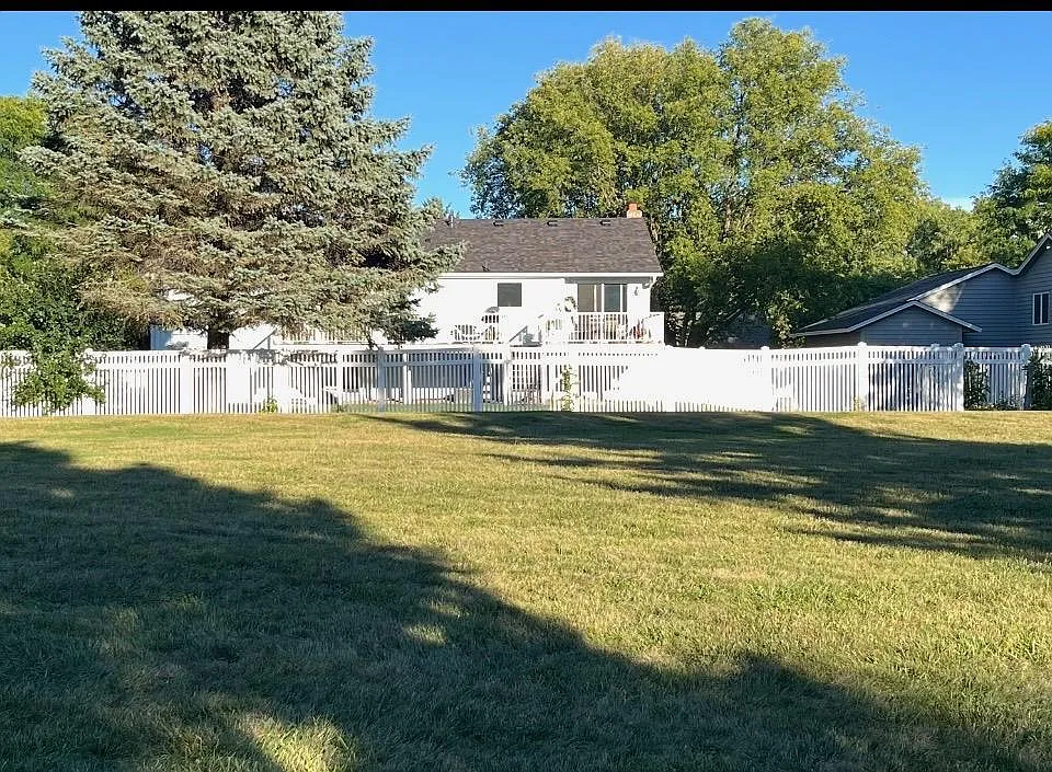 3 bed, 1960 sqft, $950 — Photo 2