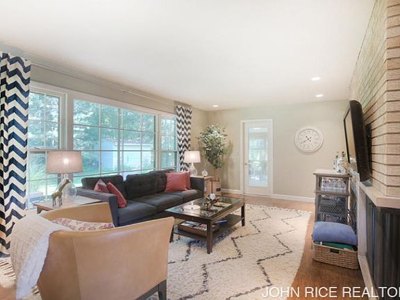 3rd image of 4531 Braeburn Dr SE