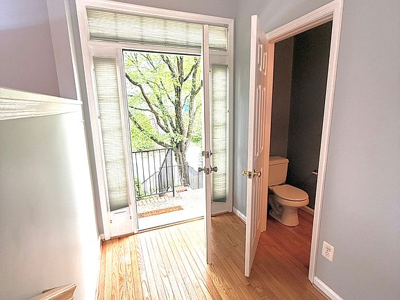 2nd image of 10123 Vanderbilt Cir