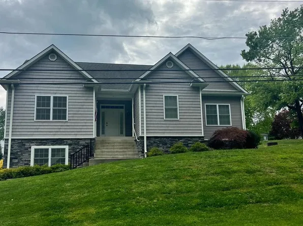 4302 Howard Dr, Sykesville, MD 21784