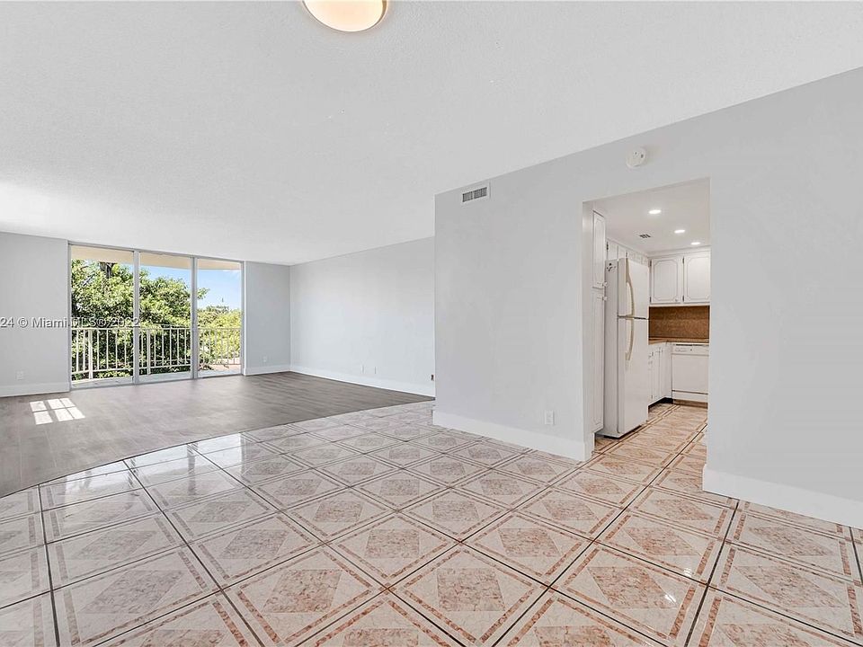 1st image of 16740 NE 9th Ave APT 311