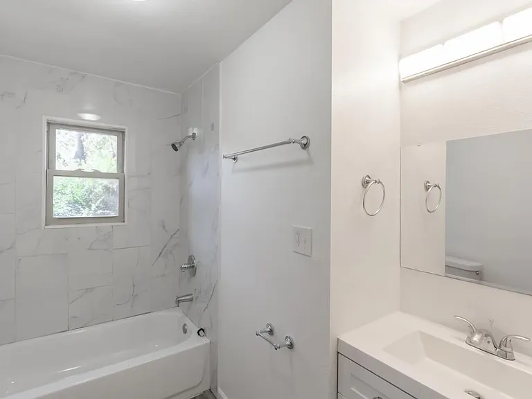 3836 NW Liberty St — Photo 10