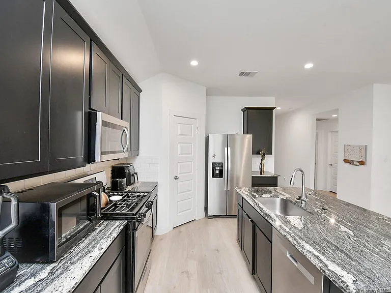 1674 Westway Dr — Photo 5