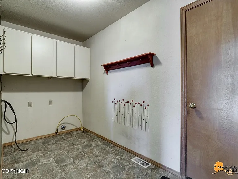 8501 Mentra St — Photo 26
