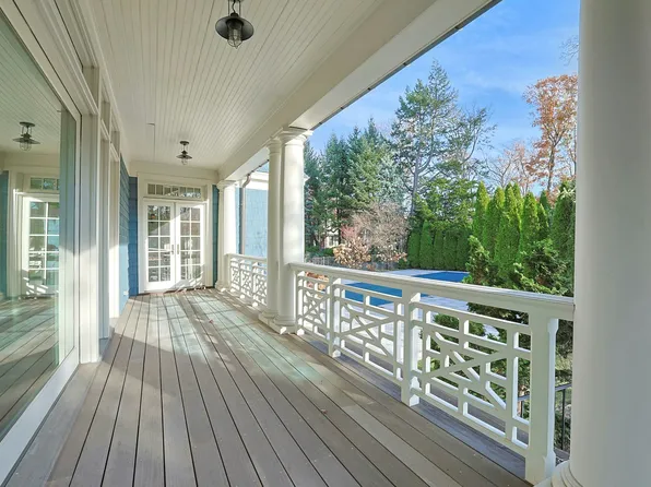 5000 Grosvenor Avenue image 11 of 42