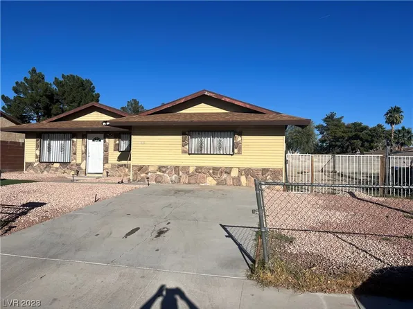 3136 Iroquois Ln, North Las Vegas, NV 89030