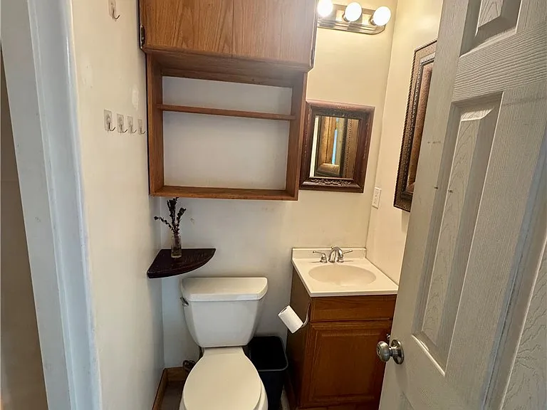 13737 Linfield Ave — Photo 15
