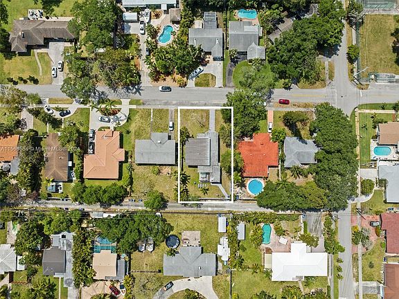 4th image of 2631 Roosevelt St
