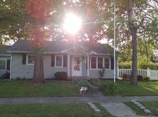 1013 N 20th St, Murphysboro, IL 62966