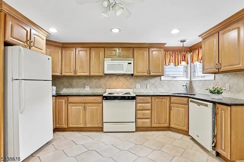 2 bed, 2.5 bath, 1500 sqft, $3,300 — Photo 1