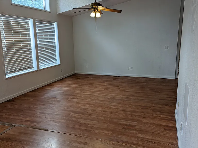 514 Holbrook St — Photo 7