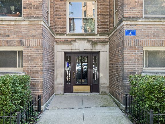 2nd image of 549 W Surf St #2