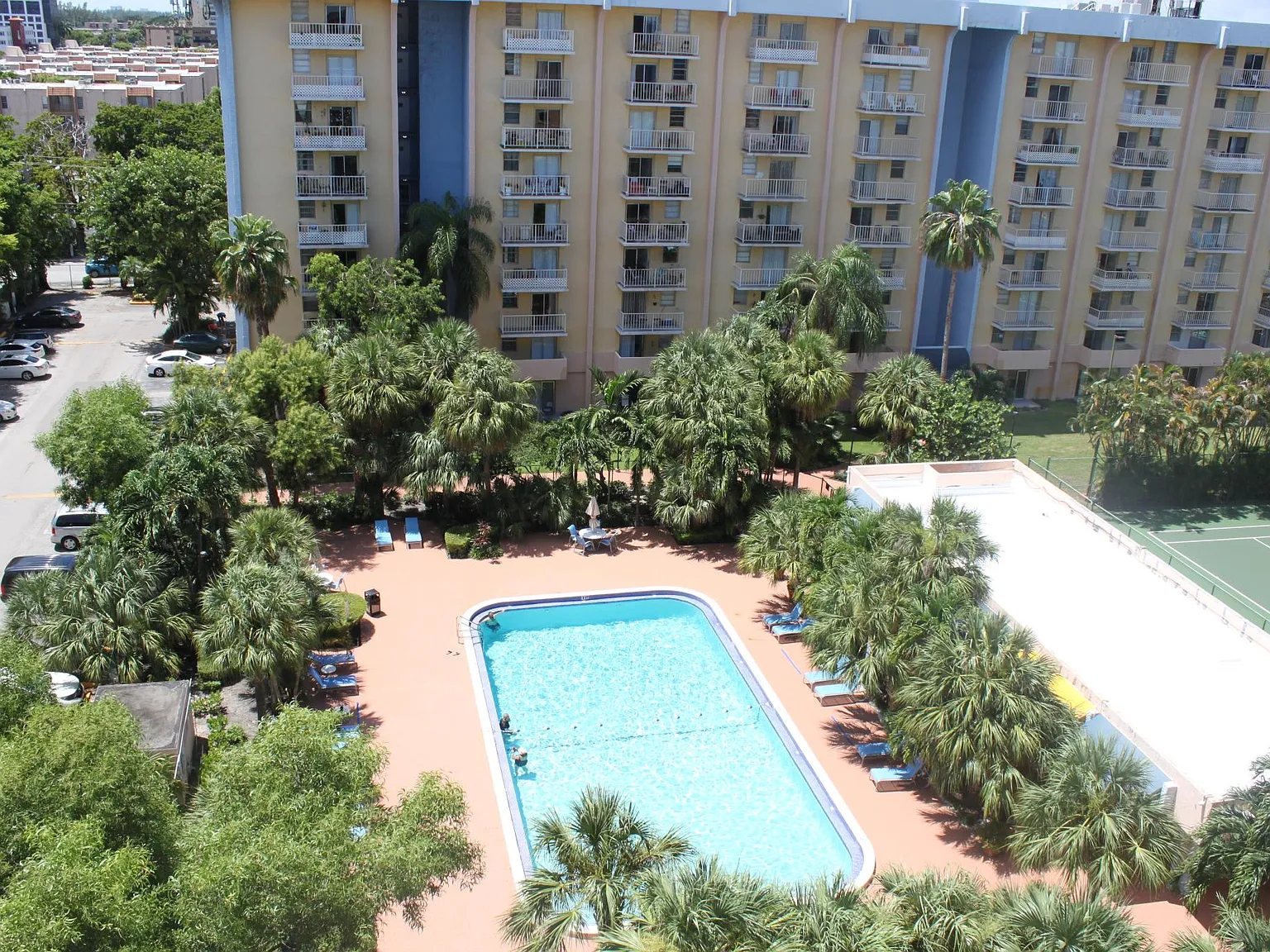 2 bed, 774 sqft, $2,300 — Photo 3