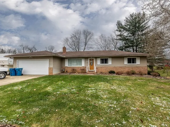 3906 Holiday Dr, Barberton, OH 44203
