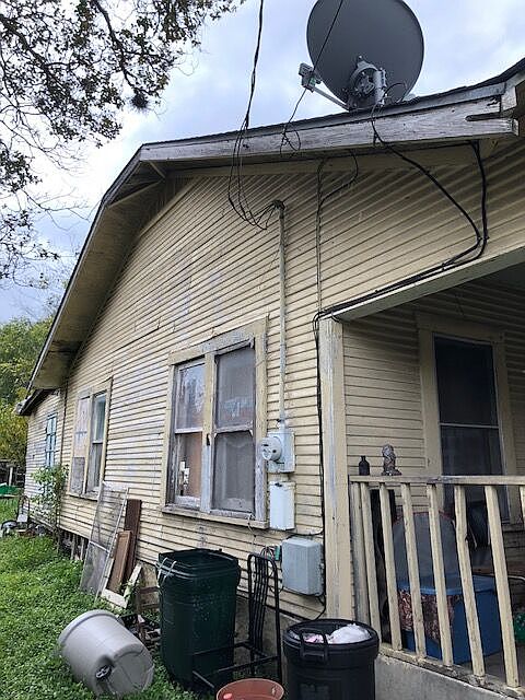 1st image of 734 Lombrano St