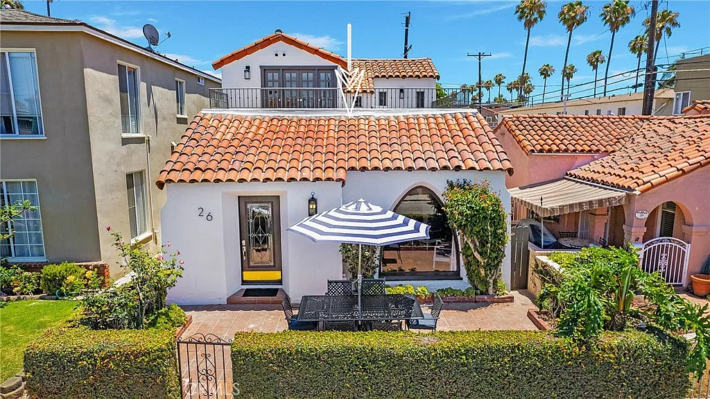 4 bed, 1964 sqft, $7,000 — Photo 1
