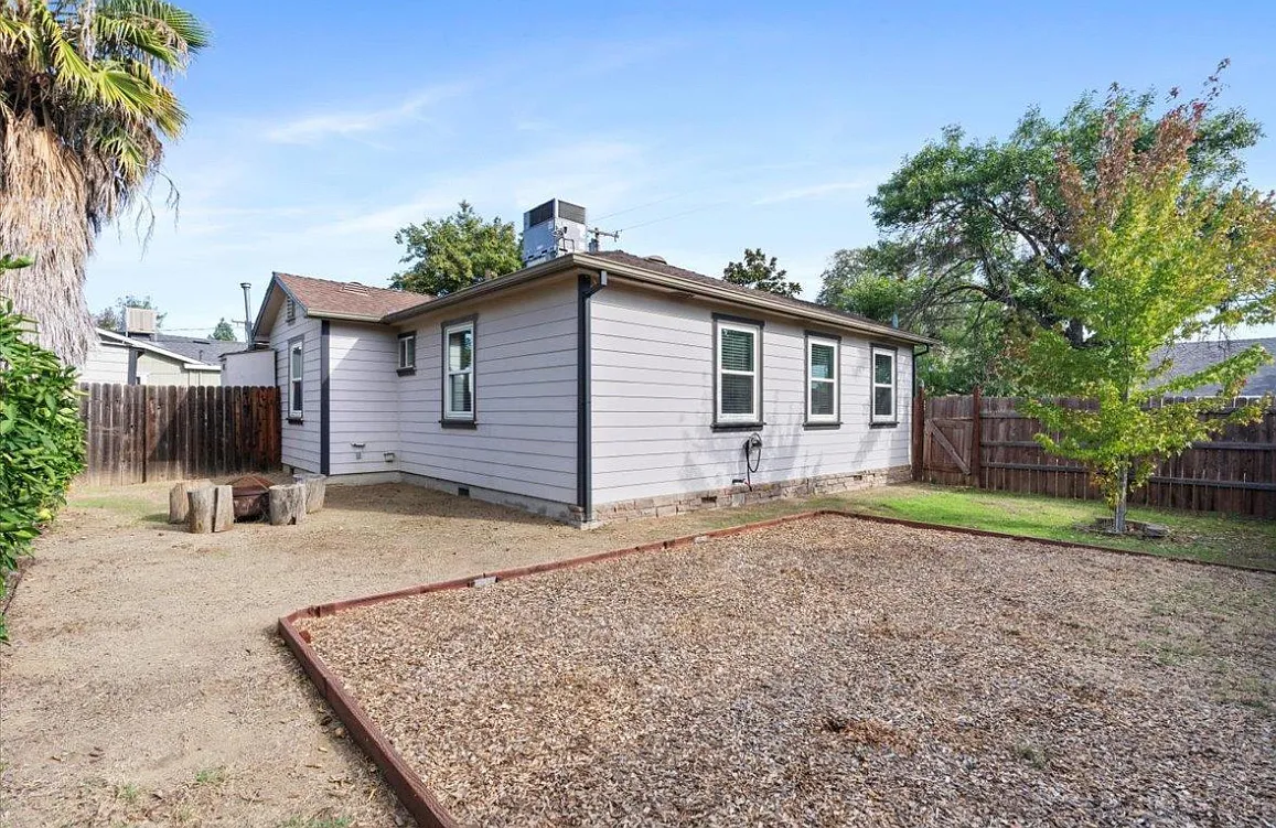 1005 Enwood Rd — Photo 3