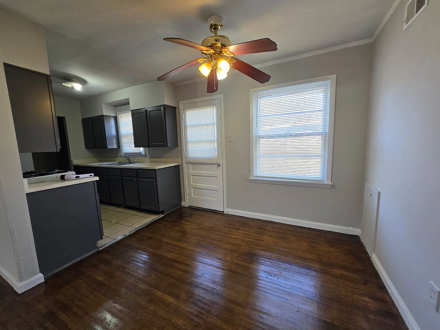 964 Elizabeth Lane - 0 — Photo 2