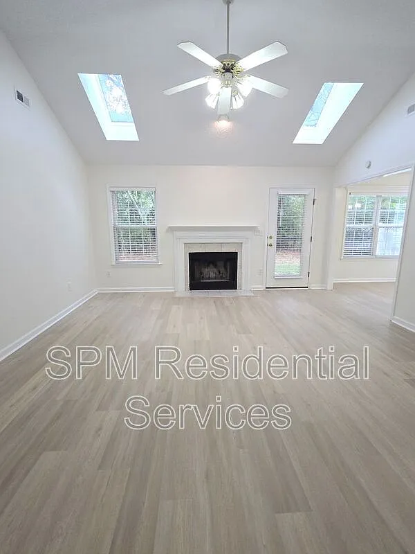 3 bed, 2.0 bath, 1760 sqft, $2,545 — Photo 3