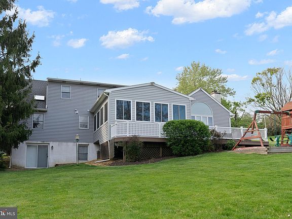 3rd image of 104 Noble Dr