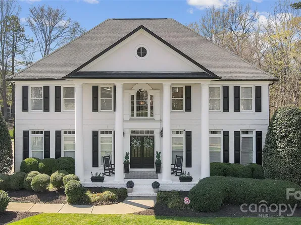 8634 Woodmere Crossing Ln, Charlotte, NC 28226