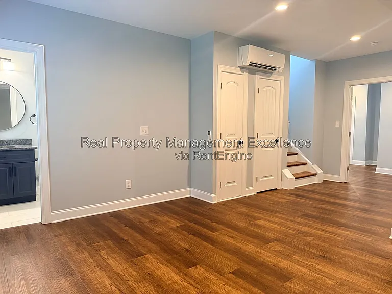 305 Holly Thorn Trce — Photo 15