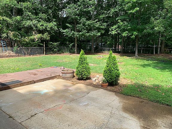 5th image of 2102 Brickhaven Dr