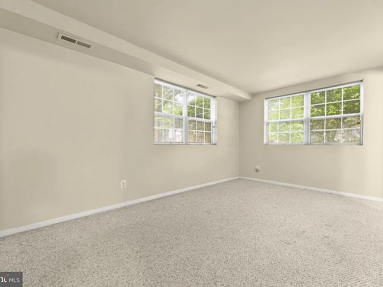 1747 Great Falls St — Photo 9