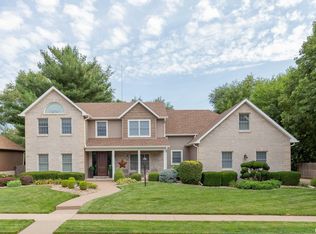 4106 Woodview Dr, Bettendorf, IA 52722