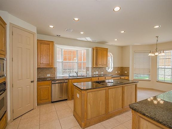 4th image of 1604 Rollins Dr