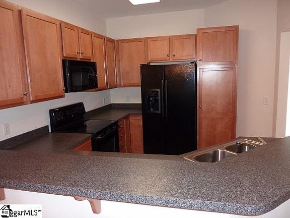 5th image of 27 Pine Walk Dr
