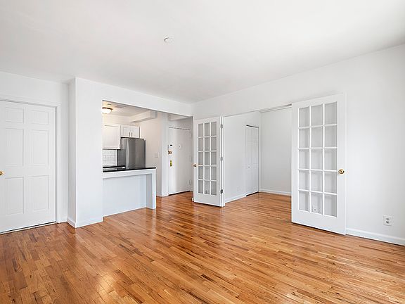 3rd image of 306 W 30th St APT 5F