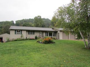 S3557 Chicken Valley Rd, Fountain City, WI 54629