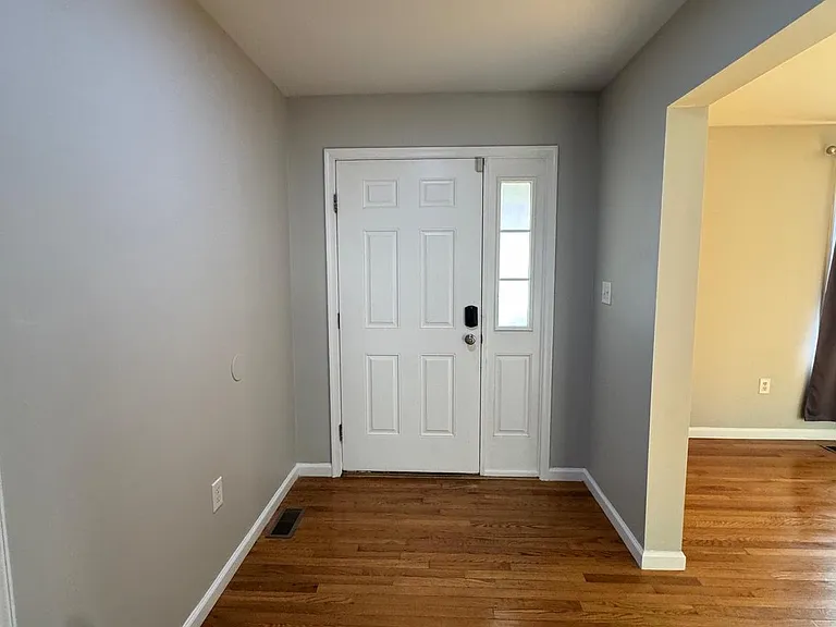 14780 Jordan Ln — Photo 4
