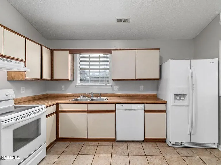 424 Singletree Dr — Photo 9