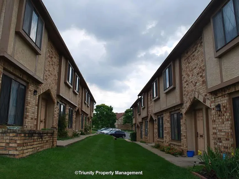 5491-5513 Kenneylane Blvd — Photo 3