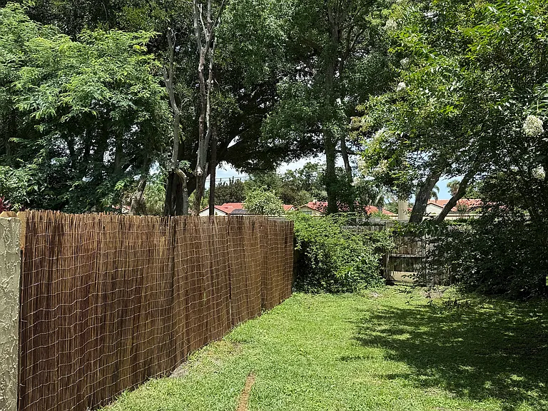 8207 Citrus Chase Dr — Photo 11