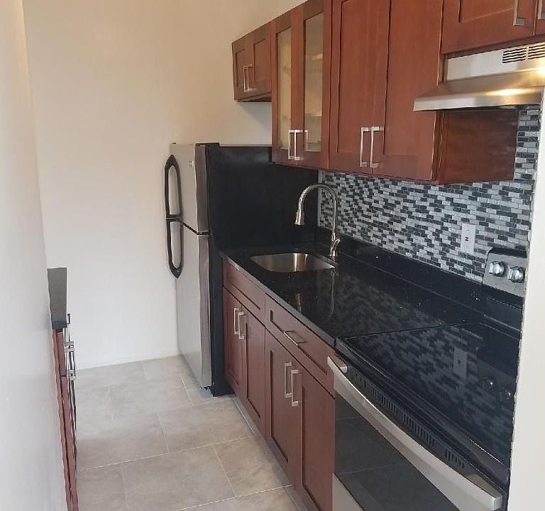 1st image of 409 N Broadway APT 32