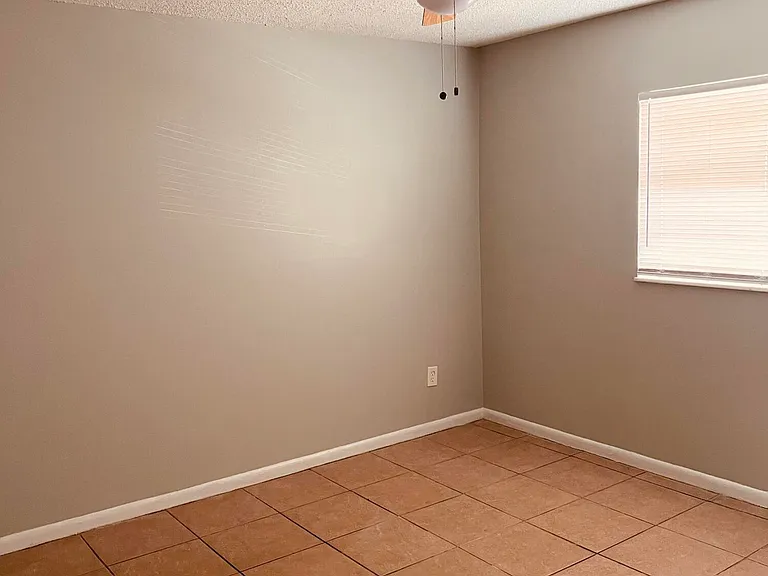 805 Revels Ln #805 — Photo 6