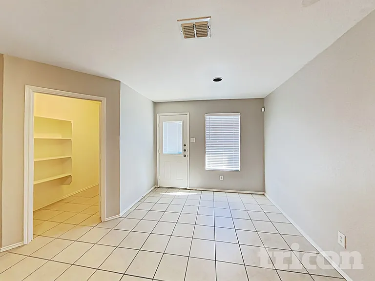 1412 Royal Meadows Trl — Photo 4